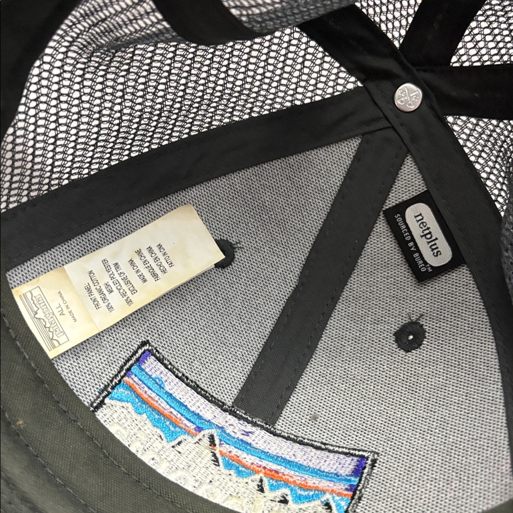 Patagonia Gray SnapBack Trucker Hat Mesh Cap Mountains - Picture 7 of 7